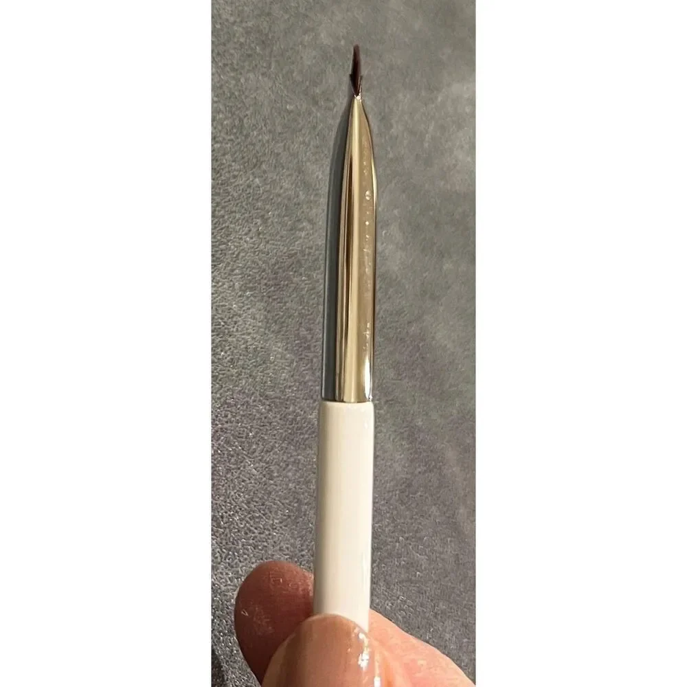 187 White curved Eyeliner Definer Crescent-Shaped Eyeliner and Brow Brush